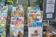 Książka -podaj dalej i Kiermasz rękodzieła
