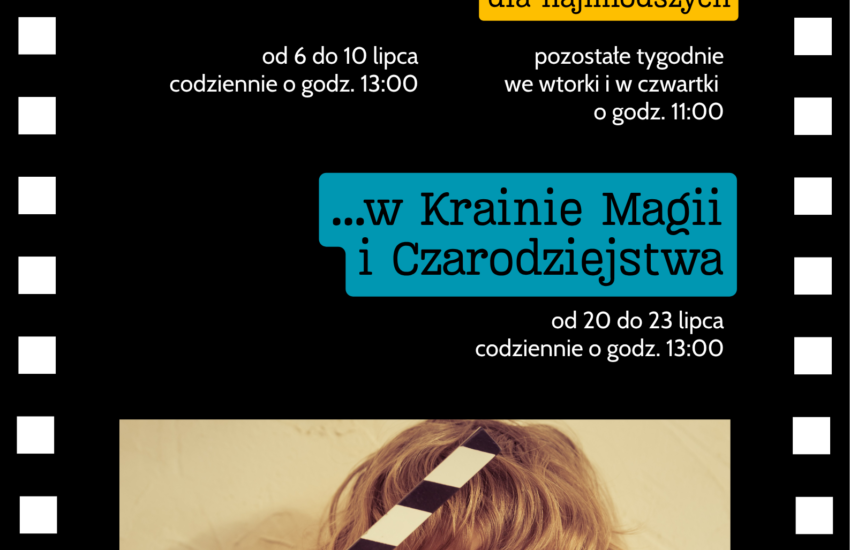 Plakat utrzymany w czarnej kolorystyce z motywem taśmy filmowej po bokach. W górnej części znajdują się napisy na czerwonym tle: „Wakacyjne kino „Zakładka” zaprasza na filmowy lipiec”. Poniżej duży żółty baner z napisem: „...pełen przygód i humoru dla najmłodszych”. W środkowej części niebieski baner z napisem: „...w Krainie Magii i Czarodziejstwa”. Pod banerami podano czczegóły dotyczace terminów. W dolnej części plakatu umieszczono zdjęcie przedstawiające dziecko w okularach 3D, które trzyma przed twarzą klaps filmowy. Na klapsie widoczne jest czerwone „MBP”.
