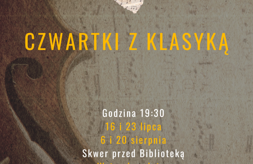 Plakat informacyjny zapraszający na plenerowe koncerty z cyklu „Czwartki z klasyką”. Tło plakatu stylizowane jest na stary, poszarzały papier z widocznym w lewym dolnym rogu fragmentem drewnianych skrzypiec. W górnej części znajduje się mała grafika w kształcie serca wypełnionego nutami. Napisy na plakacie wykonano białą i żółtą czcionką.